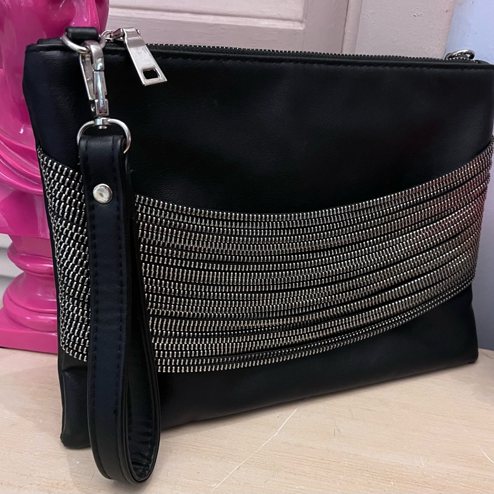 ❤️SONDRA ROBERTS CLUTCH❤️ - Picture 2 of 6